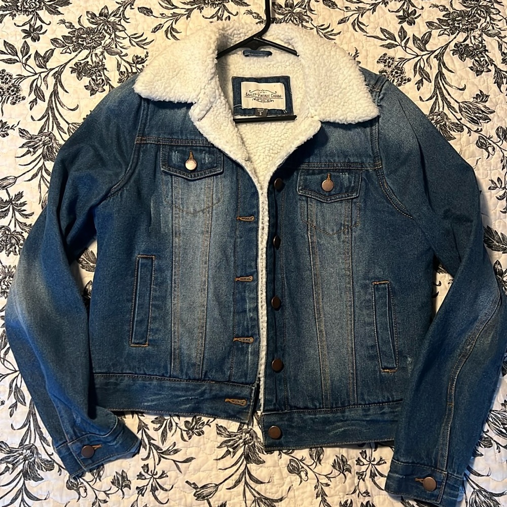 Wool collar jean jacket